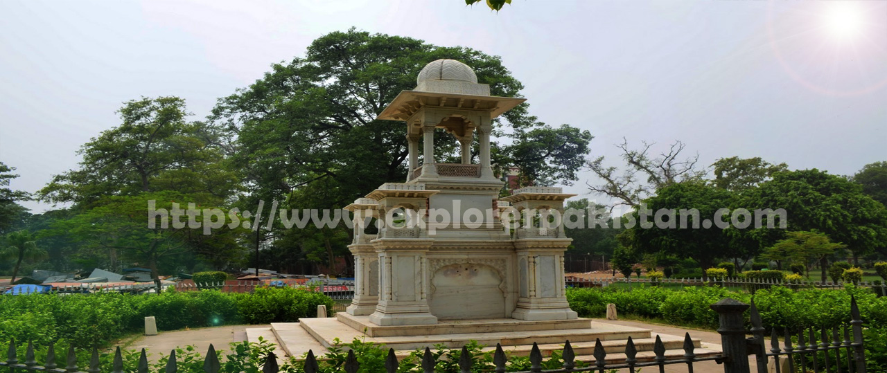 Tomb Of Sir James Lyall - places to visit in faisalabad