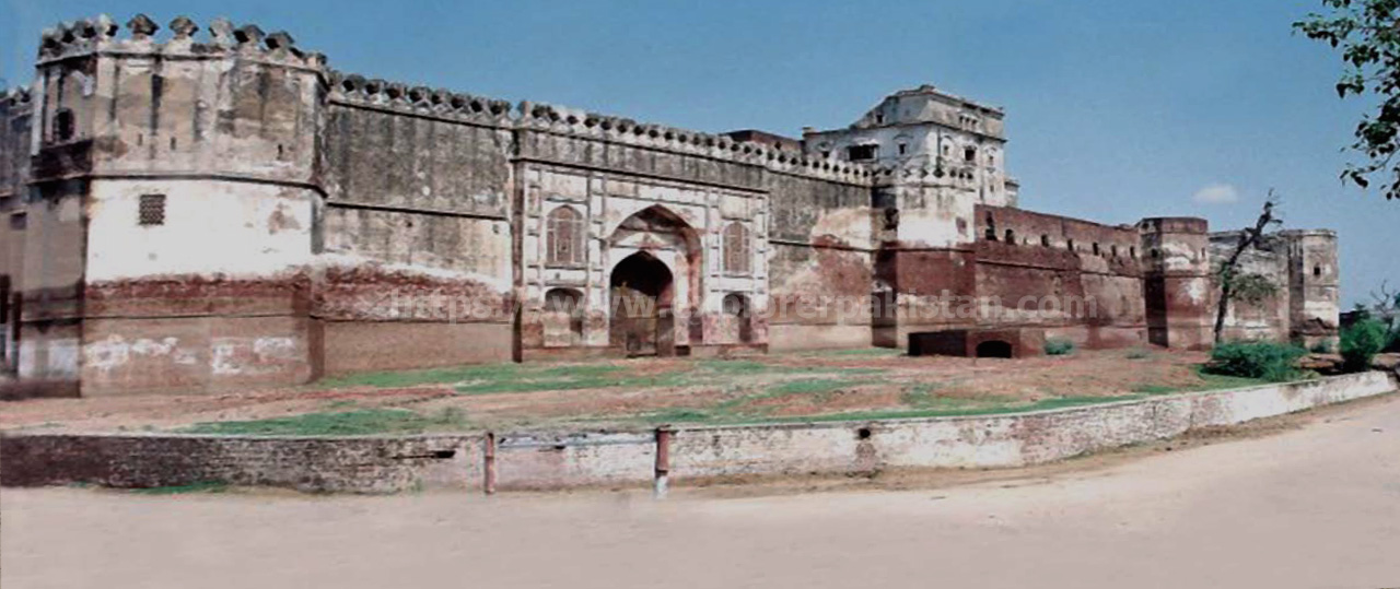 Sheikhupura fort - hiran minar - Historical waris shah tomb