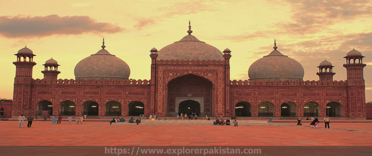Badshahi Lahore - Famous mosque in pakistan